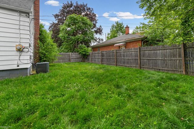 15006 Crescentwood Avenue, Eastpointe, MI 48021