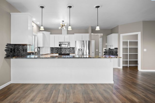 4340 Rosencrans Road, West Richland, WA 99353