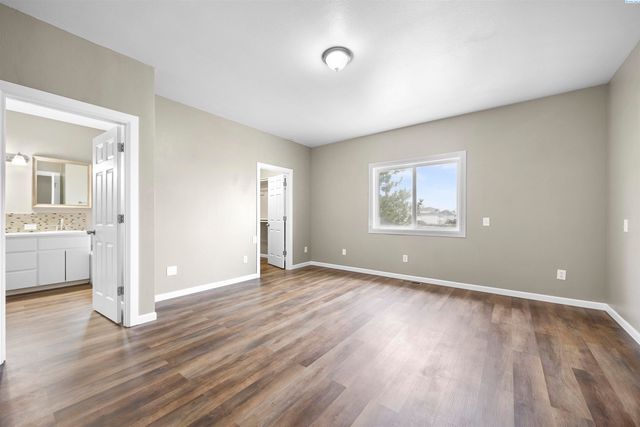 4340 Rosencrans Road, West Richland, WA 99353