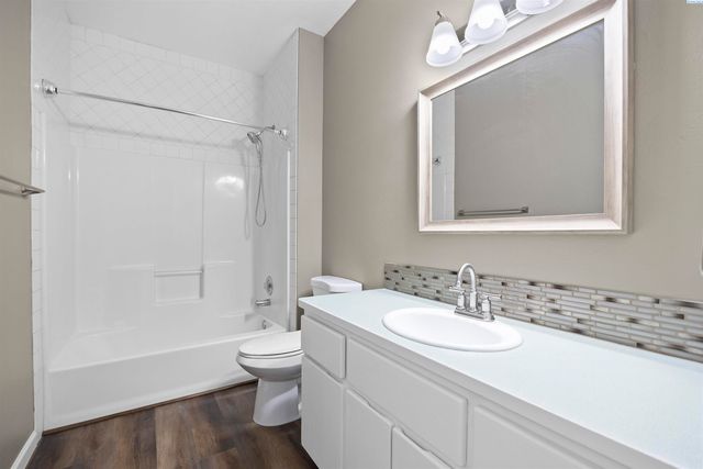 4340 Rosencrans Road, West Richland, WA 99353