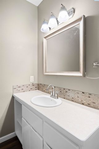 4340 Rosencrans Road, West Richland, WA 99353