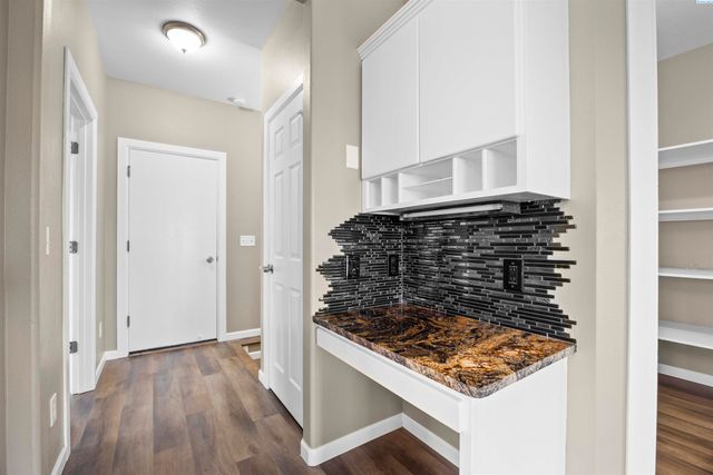 4340 Rosencrans Road, West Richland, WA 99353