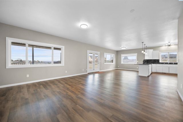 4340 Rosencrans Road, West Richland, WA 99353