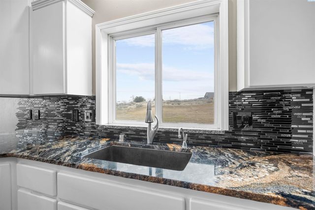 4340 Rosencrans Road, West Richland, WA 99353