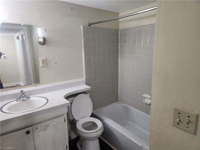 2922 Ramsgate Court, Winston-salem, NC 27106