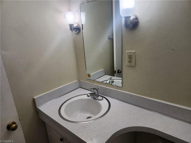 2922 Ramsgate Court, Winston-salem, NC 27106