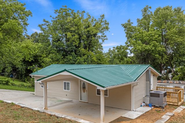 133 Mccraw Street, Rossville, GA 30741