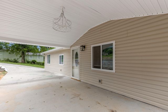 133 Mccraw Street, Rossville, GA 30741