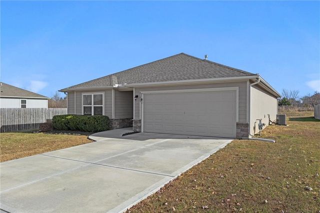 21837 Franklin Street, Spring Hill, KS 66083