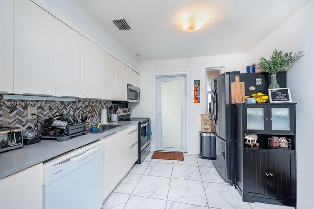3100 Naomi St 3102, Miami, FL 33133
