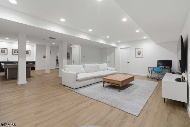 13 Robert Dr, Chatham Twp., NJ 07928
