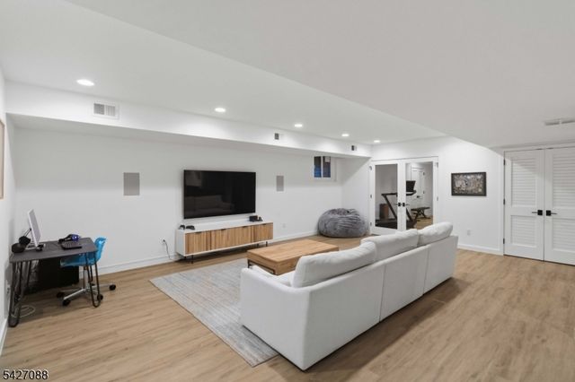 13 Robert Dr, Chatham Twp., NJ 07928