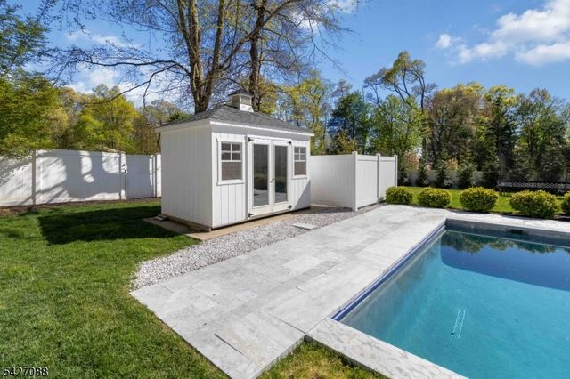 13 Robert Dr, Chatham Twp., NJ 07928