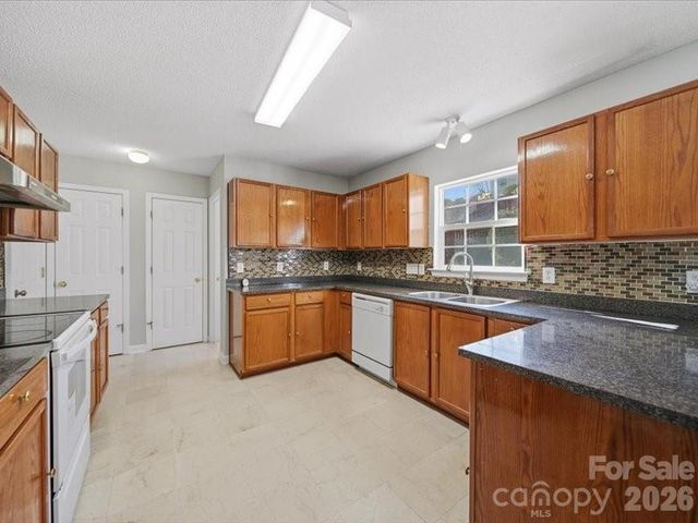 1968 8th Street Lane SE, Hickory, NC 28602