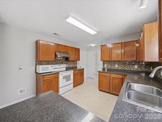 1968 8th Street Lane SE, Hickory, NC 28602