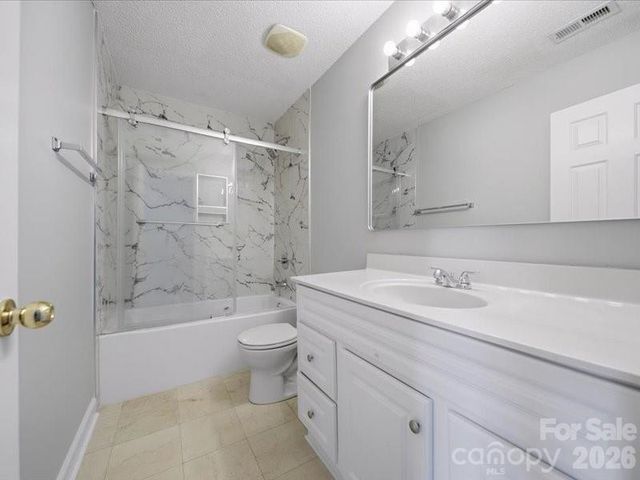 1968 8th Street Lane SE, Hickory, NC 28602