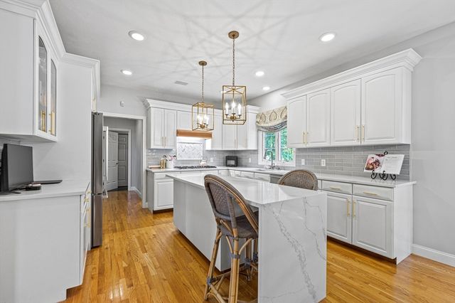 11 Jones Rd, Middleton, MA 01949