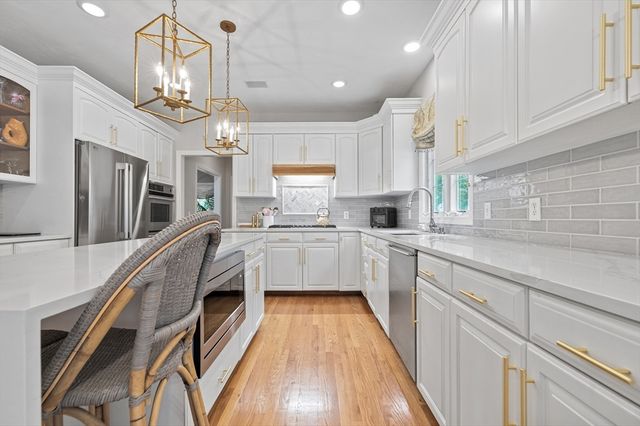 11 Jones Rd, Middleton, MA 01949