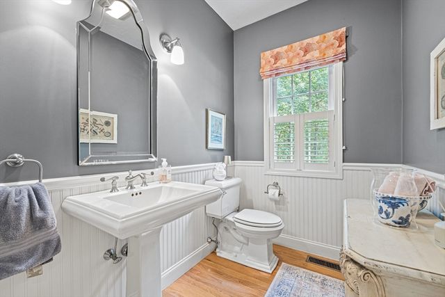 11 Jones Rd, Middleton, MA 01949