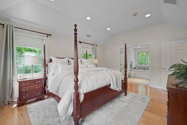 11 Jones Rd, Middleton, MA 01949