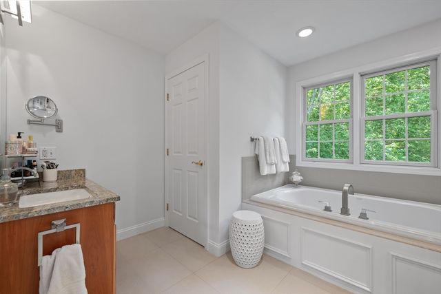 11 Jones Rd, Middleton, MA 01949