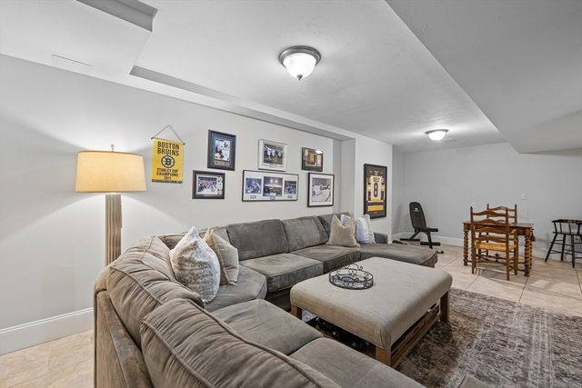11 Jones Rd, Middleton, MA 01949