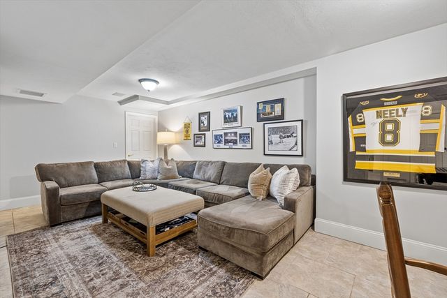 11 Jones Rd, Middleton, MA 01949