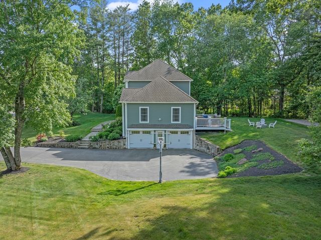 11 Jones Rd, Middleton, MA 01949