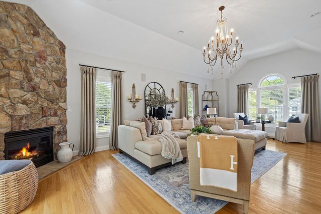 11 Jones Rd, Middleton, MA 01949