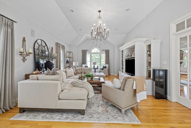 11 Jones Rd, Middleton, MA 01949