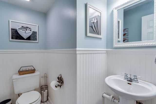 4034 N Rushwood Cir, Wichita, KS 67226