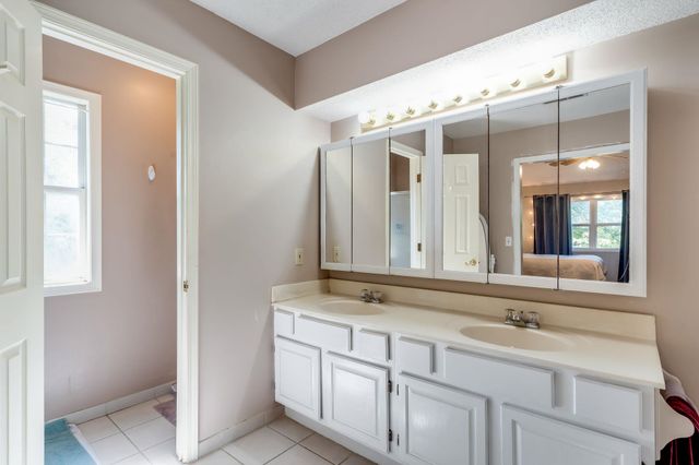 4034 N Rushwood Cir, Wichita, KS 67226