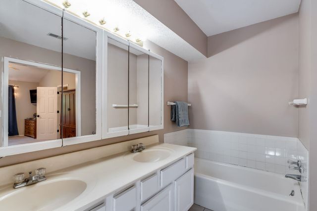 4034 N Rushwood Cir, Wichita, KS 67226