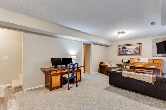 4034 N Rushwood Cir, Wichita, KS 67226