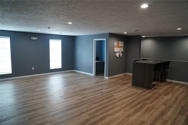 100 Mcneilly Rd, Baldwin Twp, PA 15226