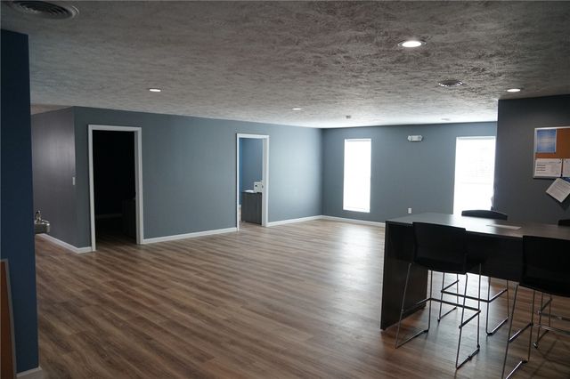 100 Mcneilly Rd, Baldwin Twp, PA 15226