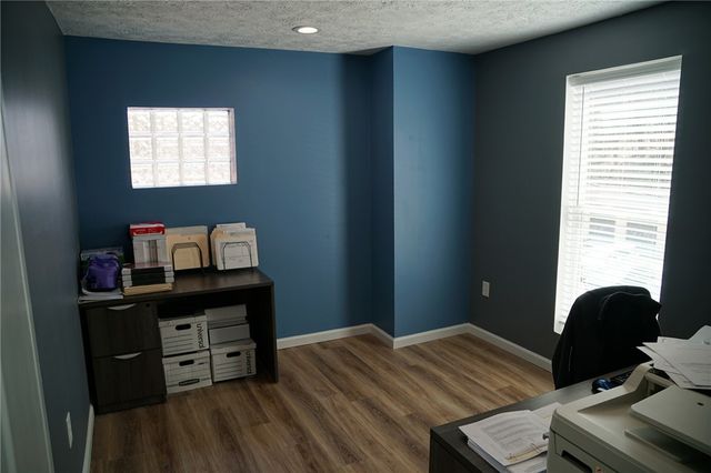 100 Mcneilly Rd, Baldwin Twp, PA 15226