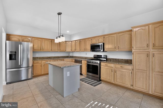 13 GRAND BANKS CIR, Evesham, NJ 08053