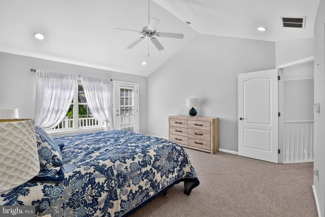 13 GRAND BANKS CIR, Evesham, NJ 08053