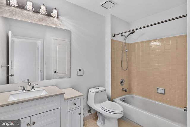 13 GRAND BANKS CIR, Evesham, NJ 08053