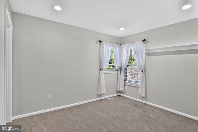 13 GRAND BANKS CIR, Evesham, NJ 08053