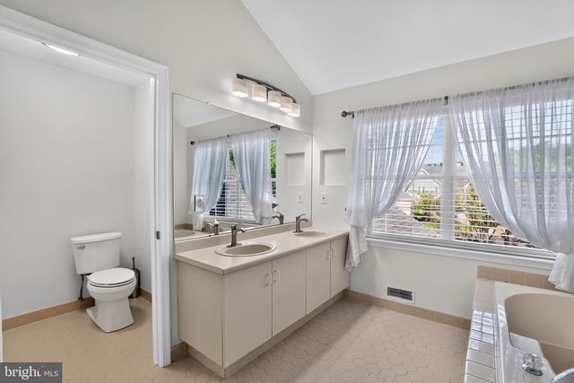 13 GRAND BANKS CIR, Evesham, NJ 08053