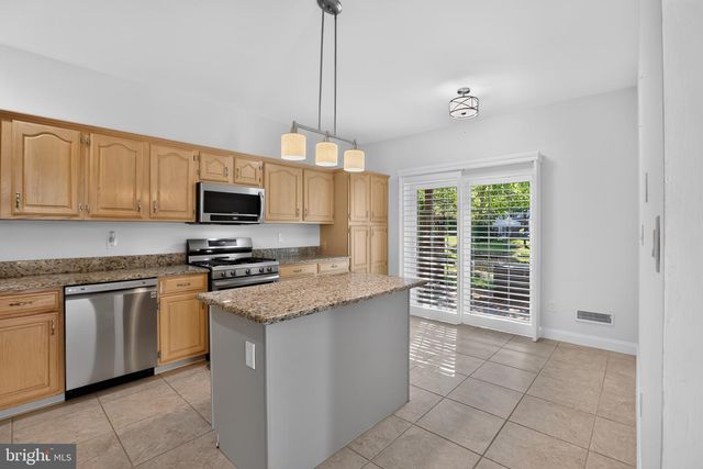 13 GRAND BANKS CIR, Evesham, NJ 08053
