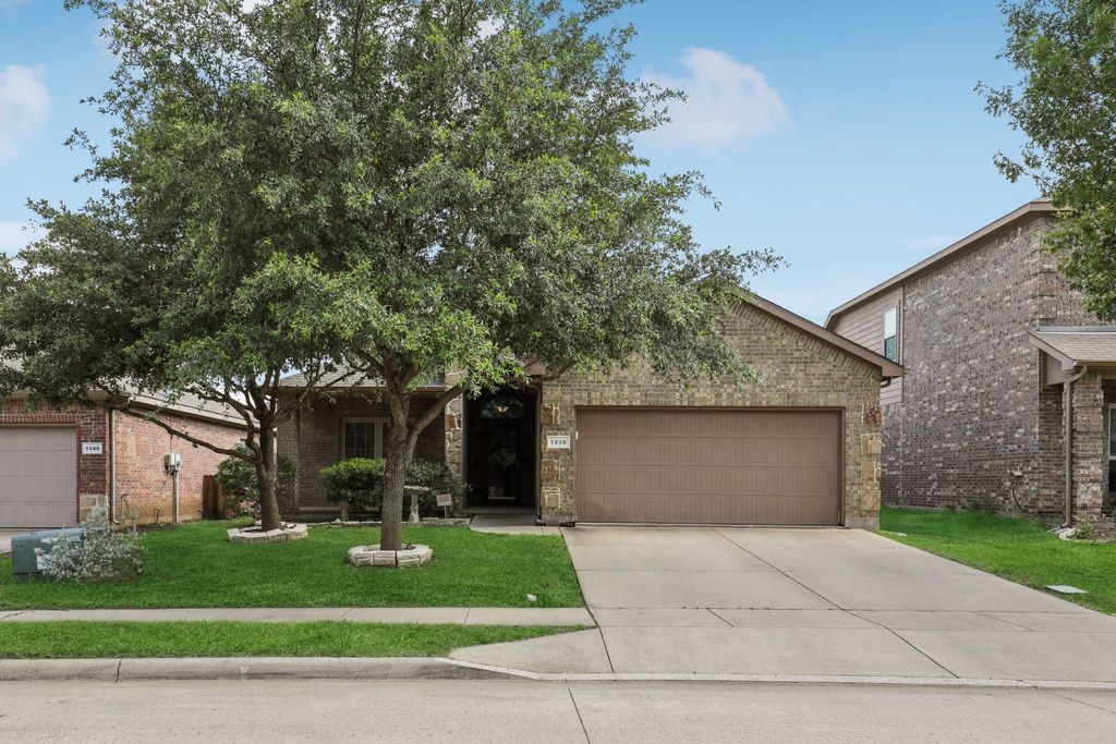 1336 Castlegar Lane, Fort Worth, TX 76247