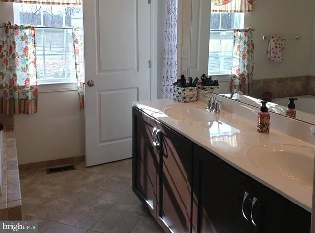 323 W BOULDER DR, Chalfont, PA 18914