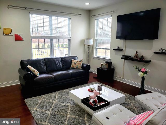 323 W BOULDER DR, Chalfont, PA 18914