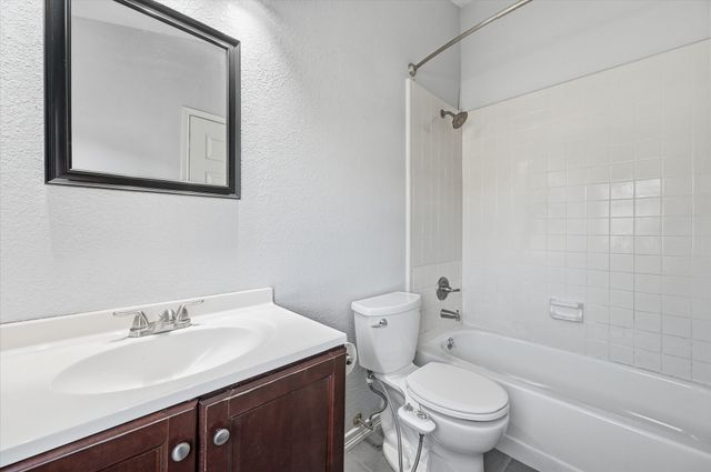 1509 Creek Bank Lane, Arlington, TX 76014