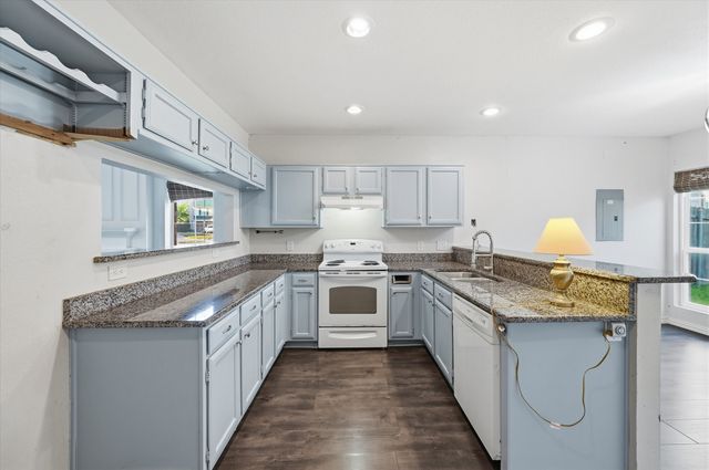 1509 Creek Bank Lane, Arlington, TX 76014