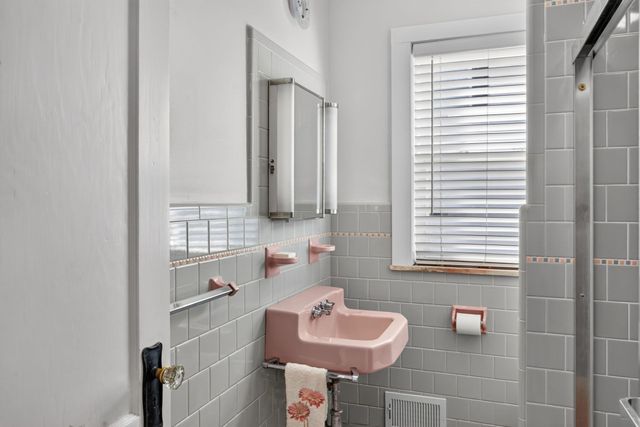 39 Junior St, New Bedford, MA 02740