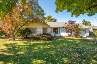 1034 SE Clarey Avenue, Grants Pass, OR 97526